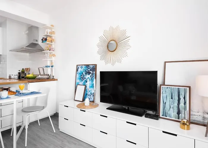 Cozy Apartment Next To The Beach And Nerja Center